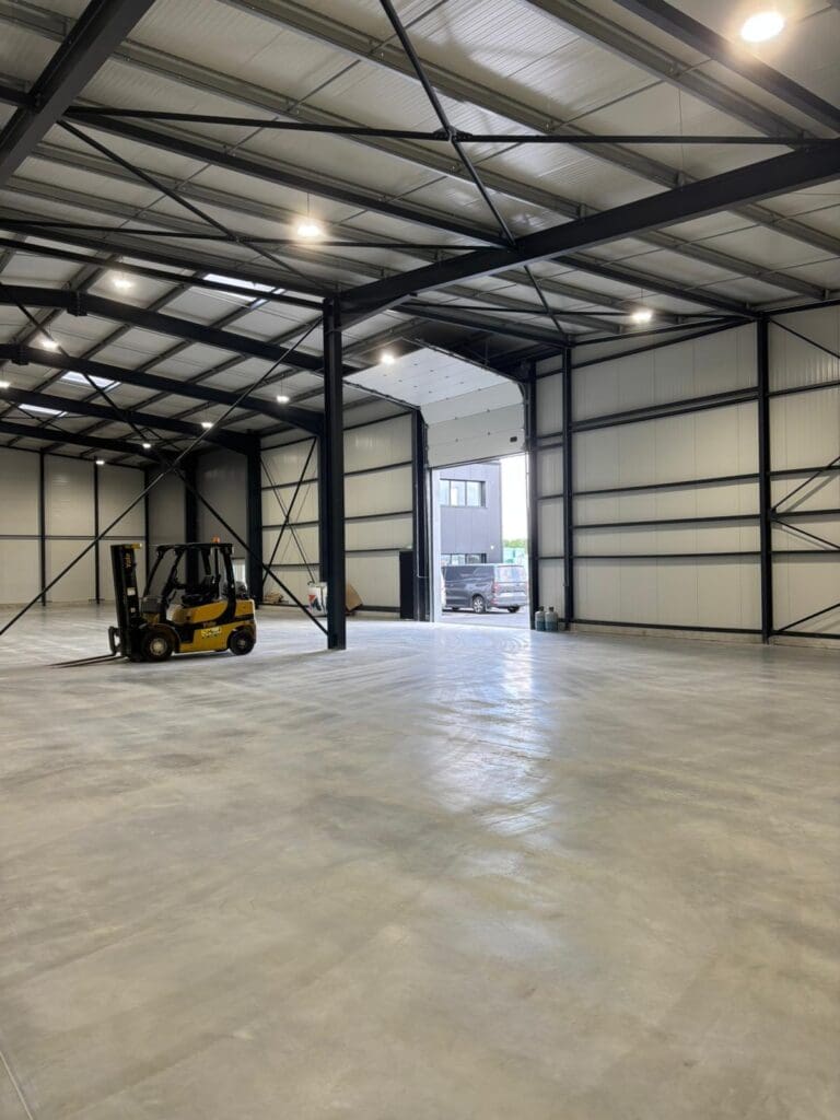 Extérieur du nouveau dépôt Aditec de 1 200 m² à Bellevigny en Vendée